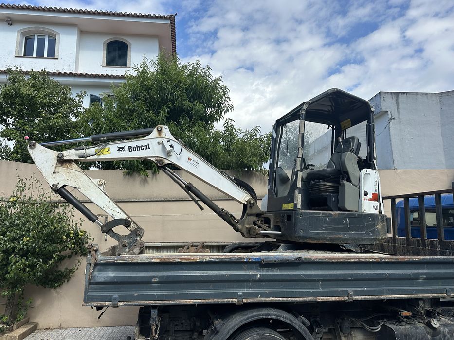Bobcat escavadora E32