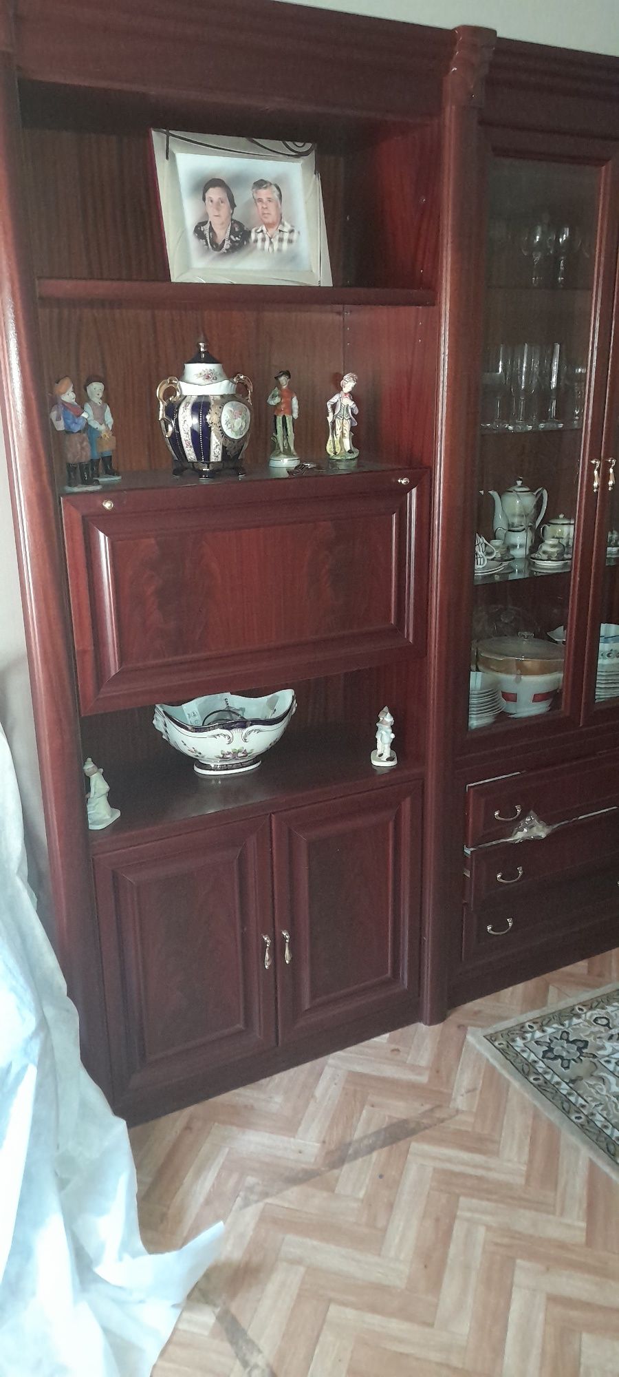 Móvel de sala antigo em ótimo estado