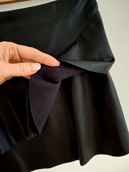 Benetton 10-11 lat 140/146/152 spódnica skórzana z falbanką