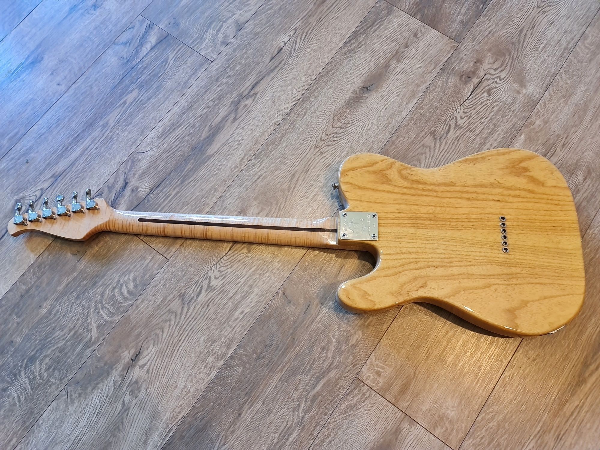 Telecaster Nexus ręcznie robiony z przystawkami Bare Knuckle – Swamp A