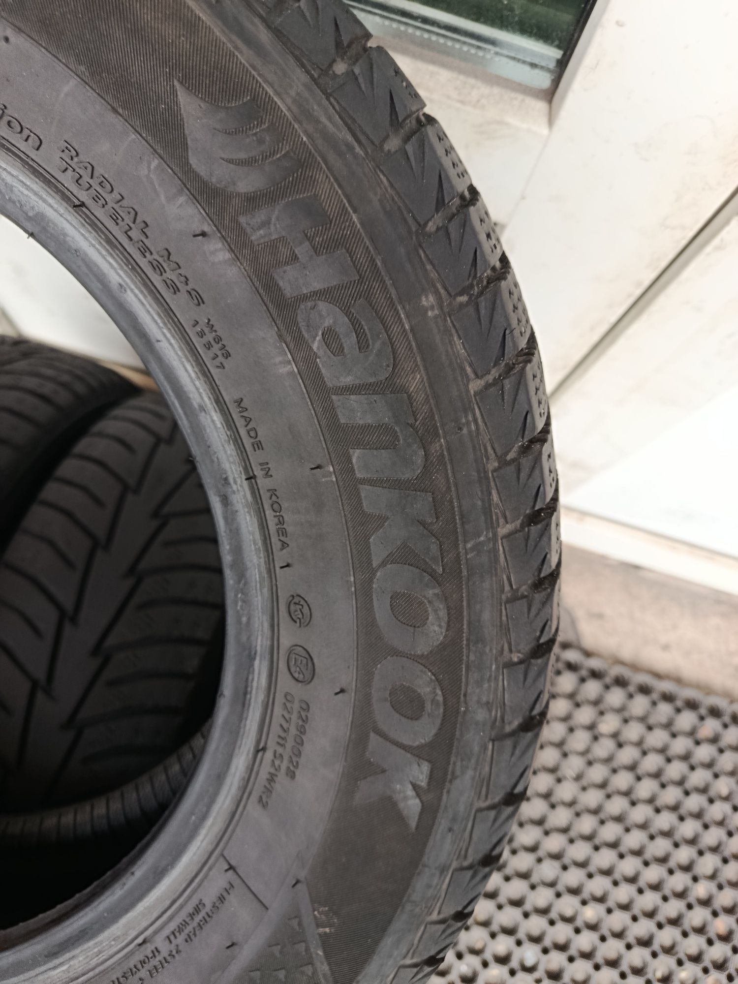 Шины R13 175/70 Hankook всесезонки отличное состояние