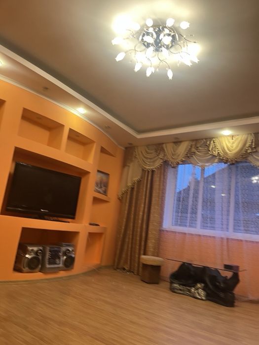 В передмісті м Косів здам довгостроково,! будинок зручностями.!