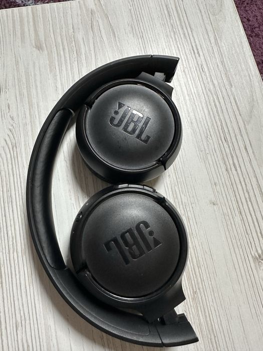 Продам навушники JBL