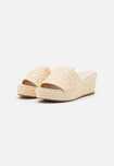 Klapki Anna Field 35-45