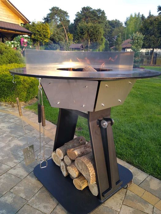 Grill ogrodowy okrągły.