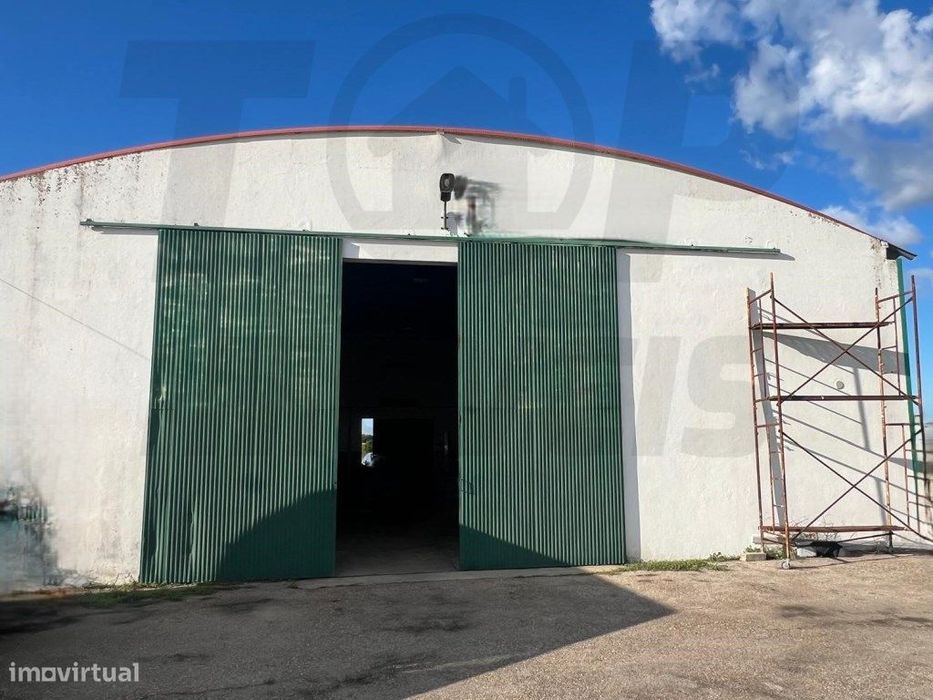 Armazém - Foros de Salvaterra - 275.000€