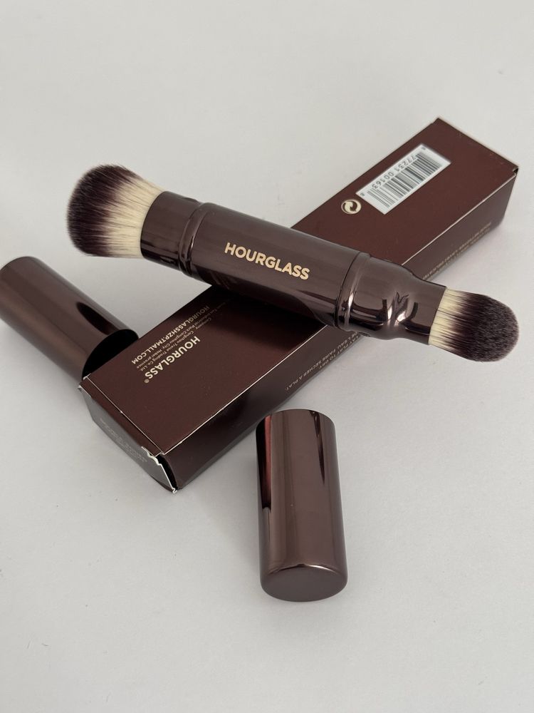 Nowy pędzel do makijażu Hourglass Double-Ended Complexion Brush