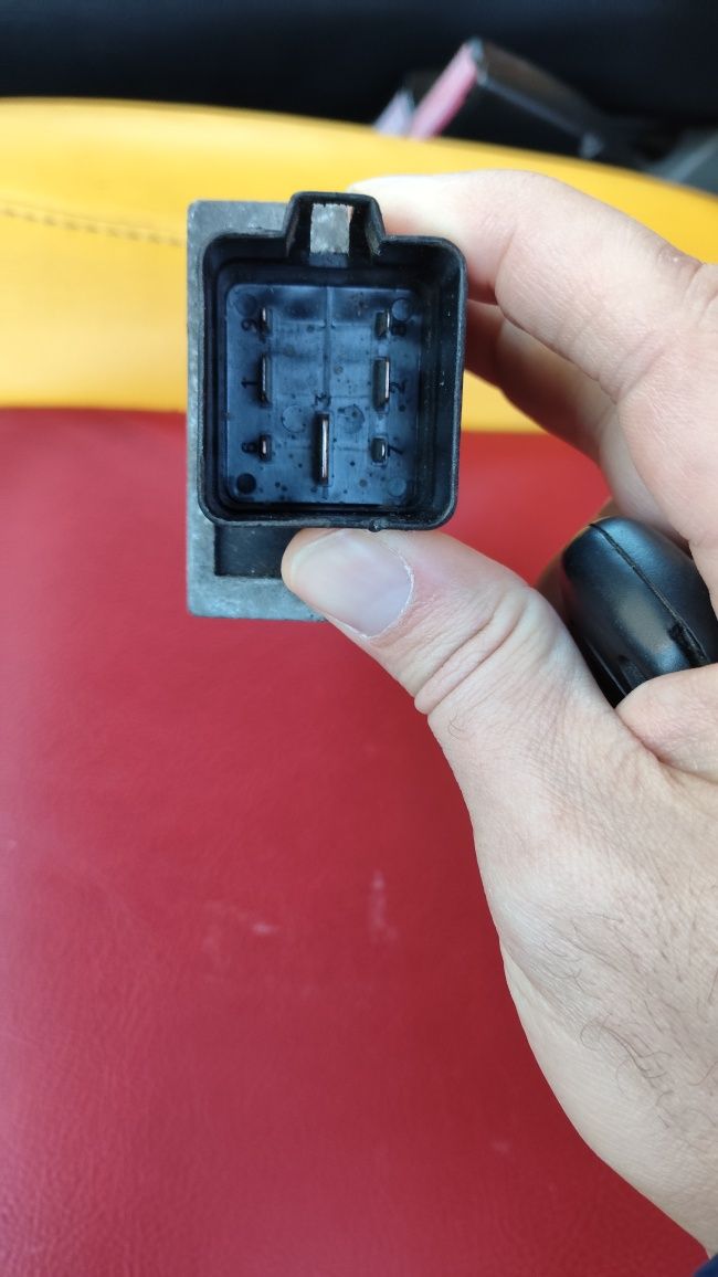 Реле свічок накалу  1.9, 2.5 DCI 7700115078 Рено Трафік, віваро