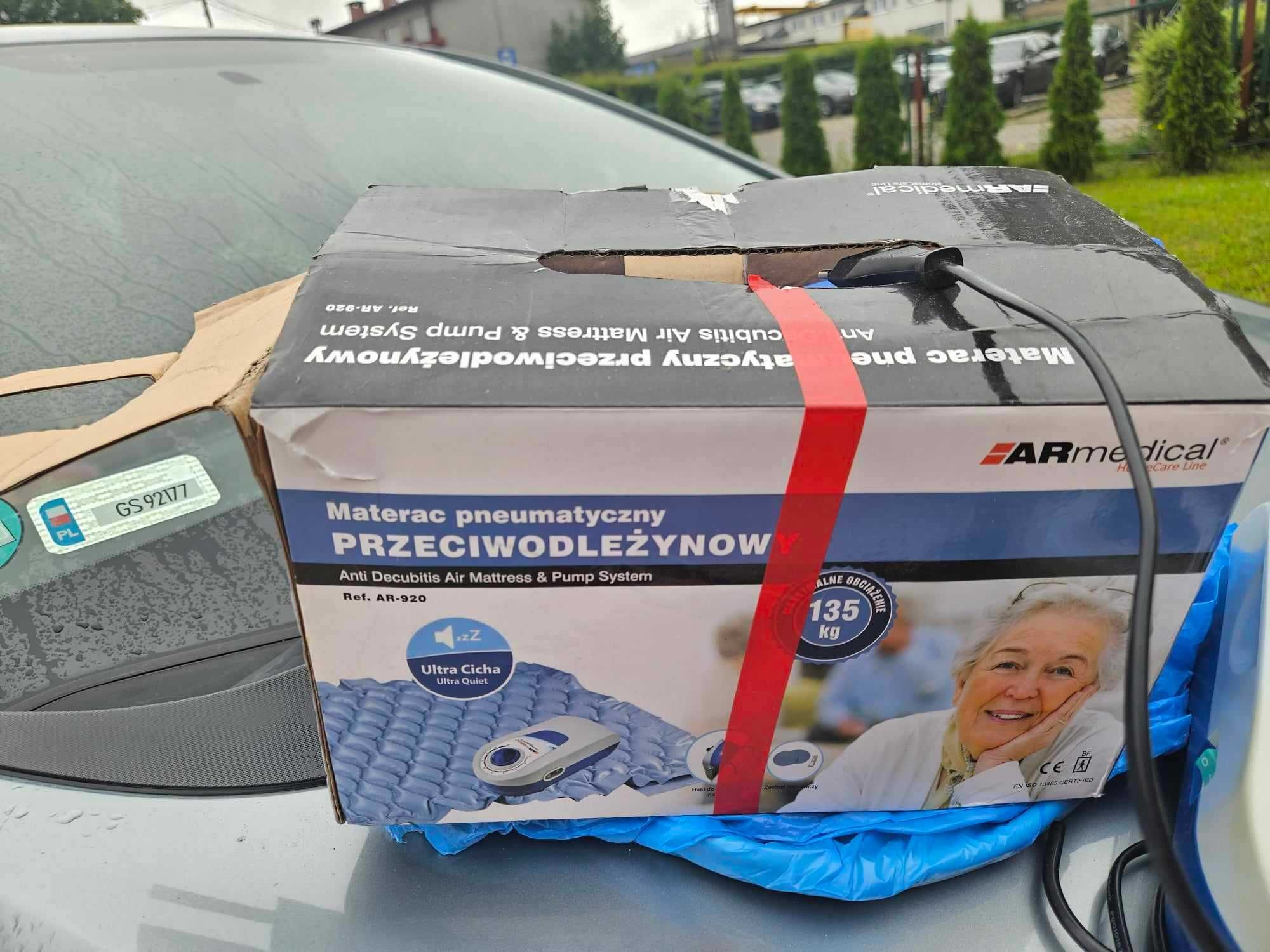 Materac przeciwodleżynowy dla seniora.