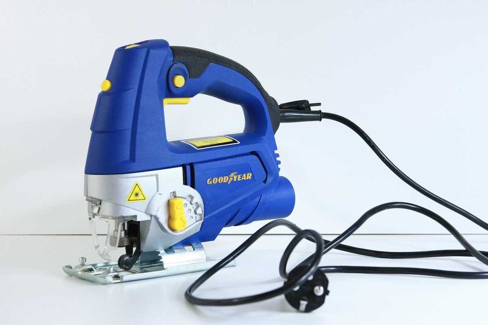 Wyrzynarka do drewna mocna, prawie NOWA,  Good Year 710 W