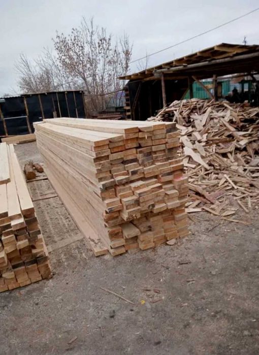 Продаж будівельної дошки сосни бруса стропил