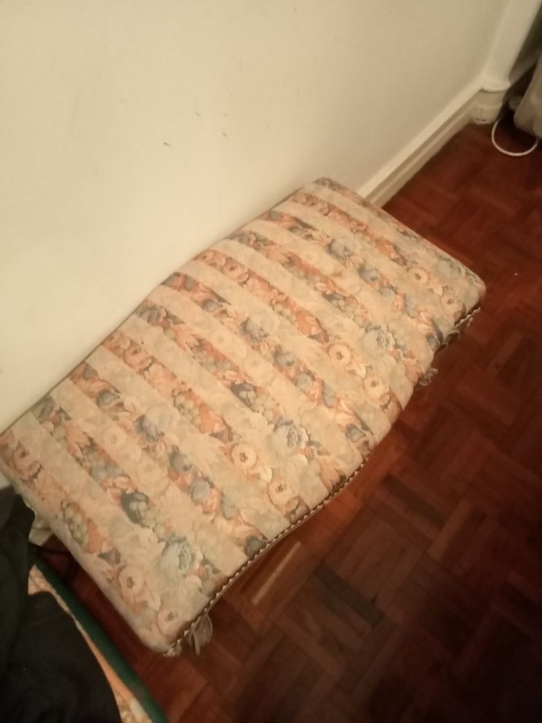 Conjunto de senhorinha mais apoio de pés