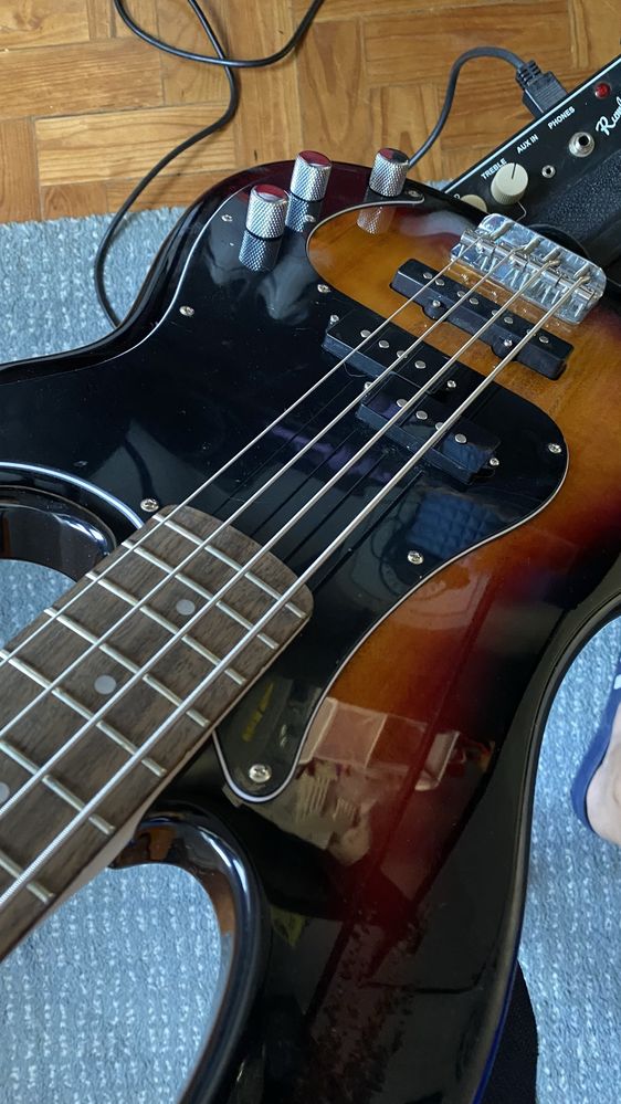 Fender Squier Precision Bass + Rumble amp