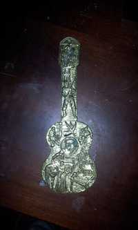 Фигура в форме гитары, латунь/бронза
