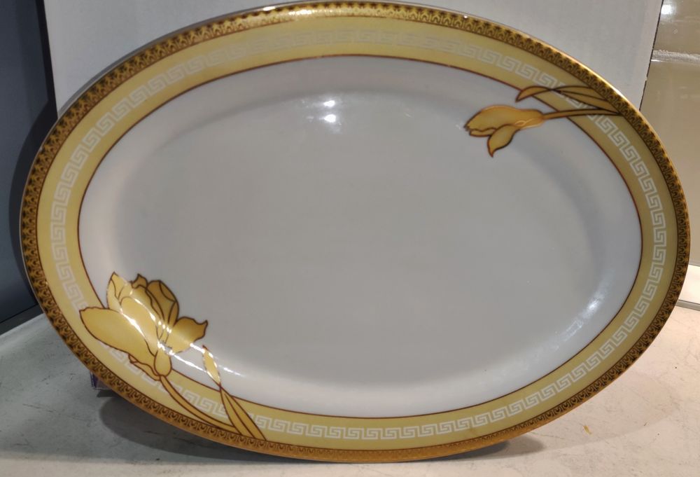 Набір посуду Veroni із золотою каймою в грецькому стилі