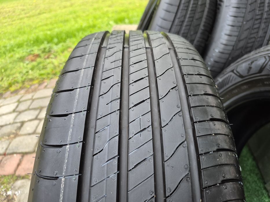 Opony letnie GOODYEAR 215/65 R16 98H
