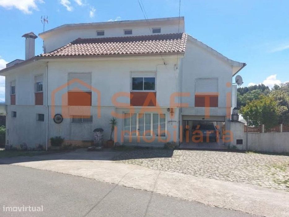 Moradia T4, Com Garagem, Elevador E Terraço Com Vista.