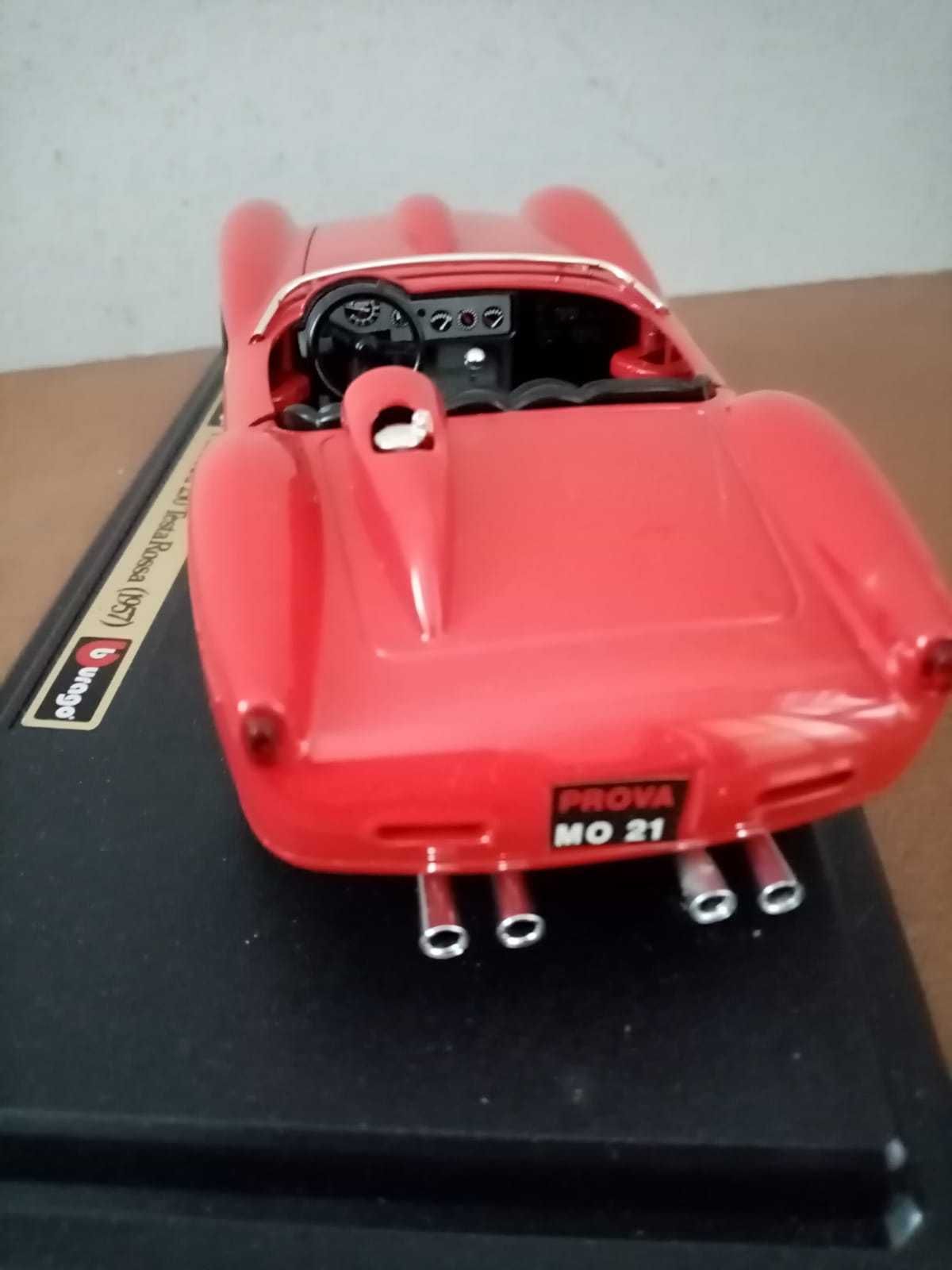 miniatura automóvel: Ferrari Testa Rossa, da Burago, ainda na caixa