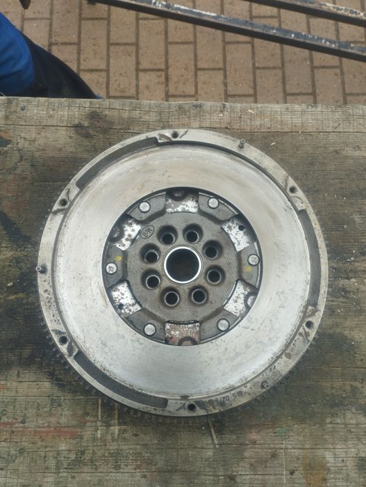 Koło zamachowe dwumasowe Multivan T5 2.5 TDI R5 + wałek rozrządu