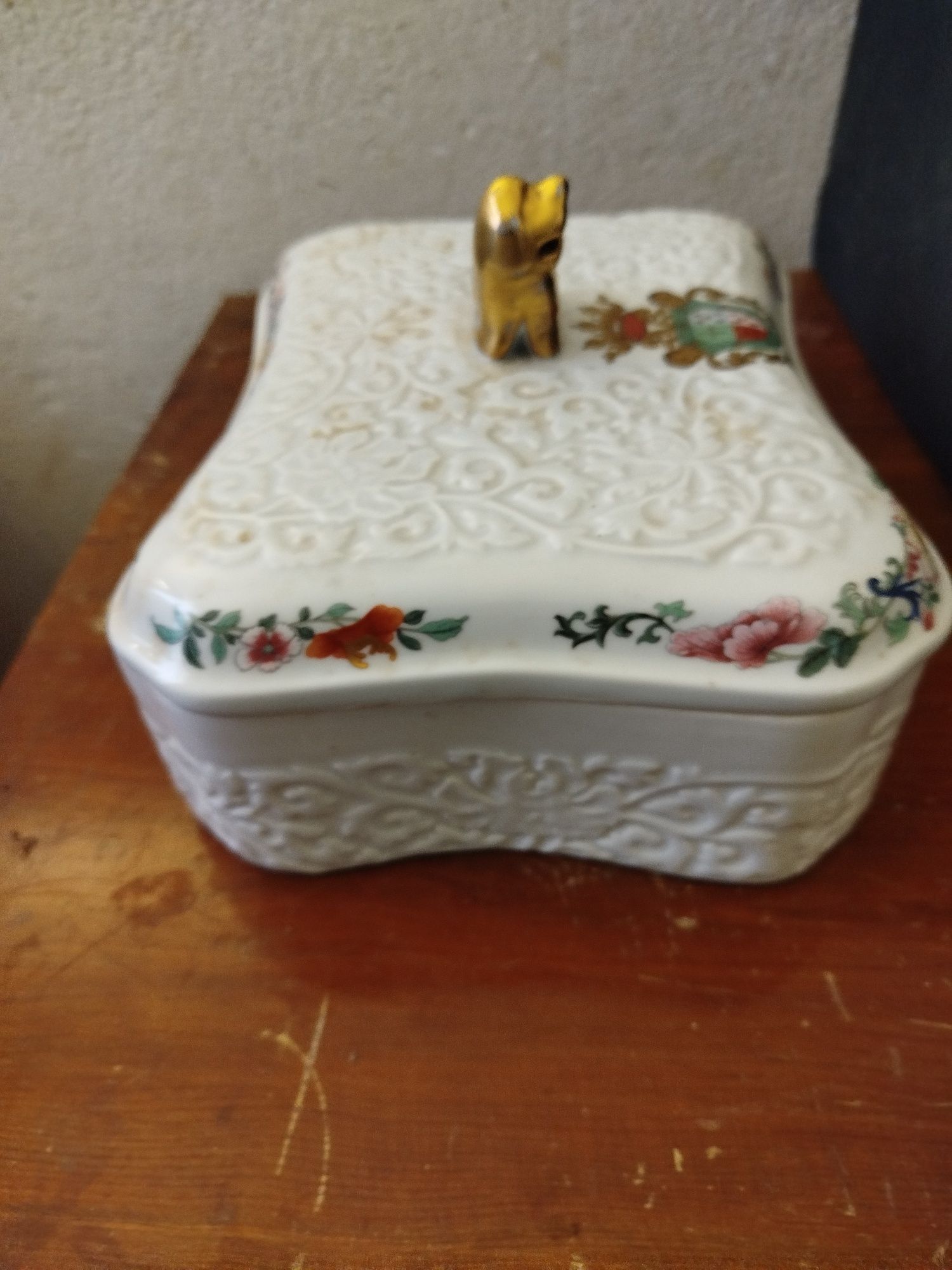 Caixa porcelana China Dinastia Qing séc XVIII