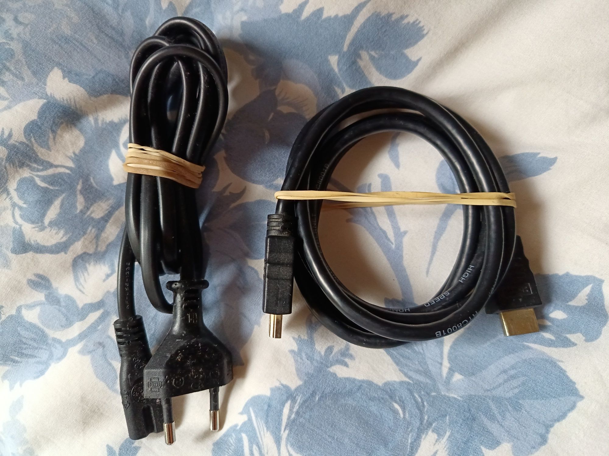 Conjunto Cabo de energia e HDMI.