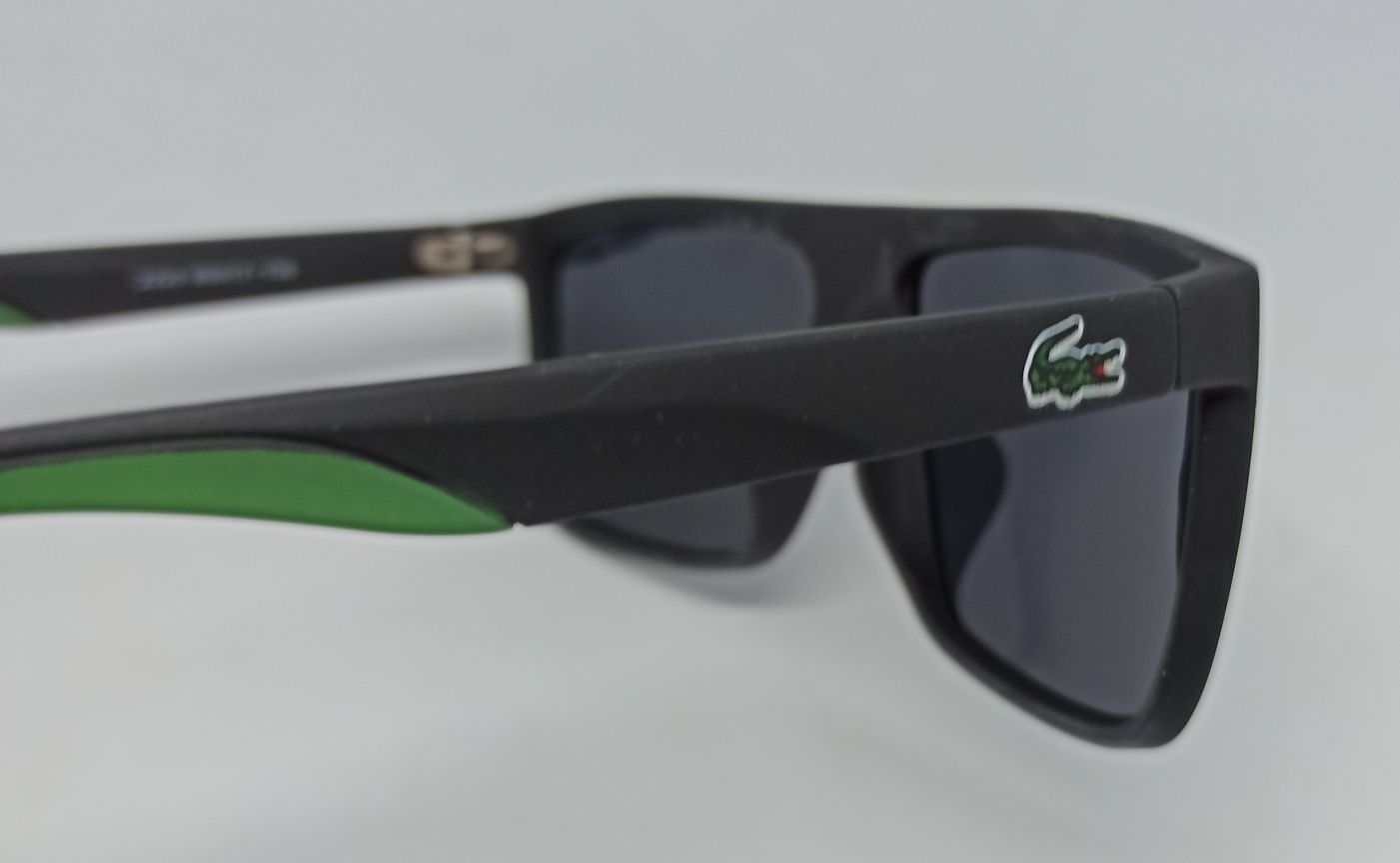 Lacoste очки мужские  черные с зеленым матовые поляризированые