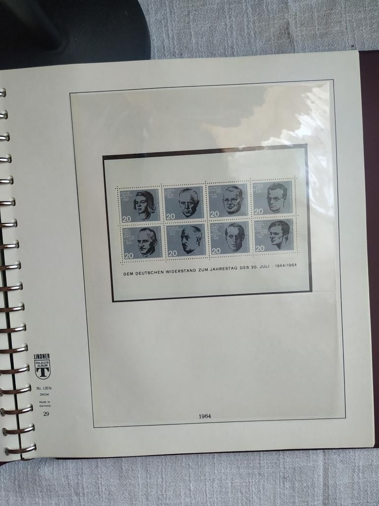 Альбом марок Германия 490 м. Смотрите описание Alb-137