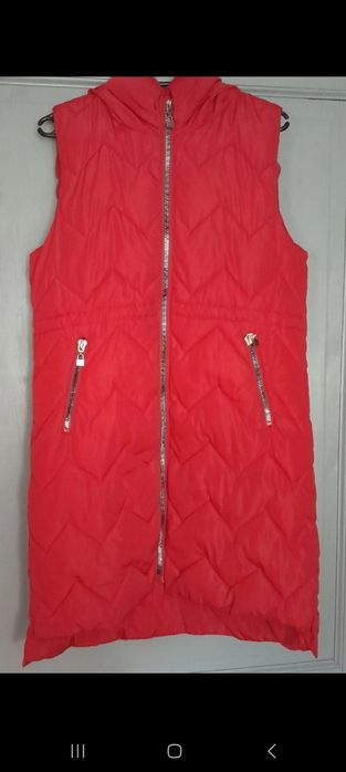 Czerwona, długa, pikowana kamizelka z kapturem, rozmiar  42 44