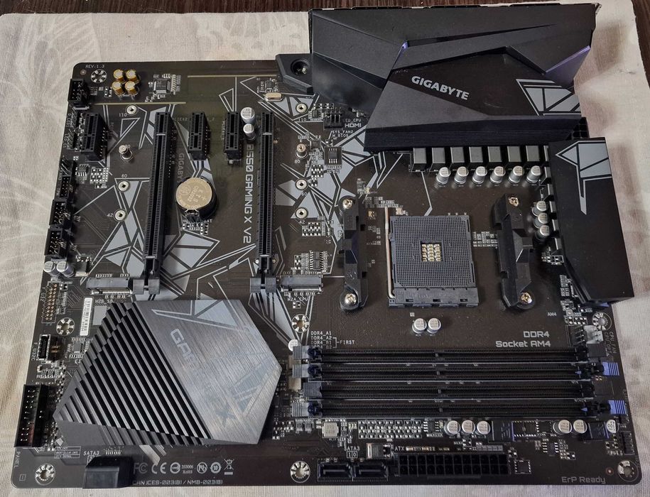 материнская плата AM4: Gigabyte B550 GAMING X V2 (B550 chipset)