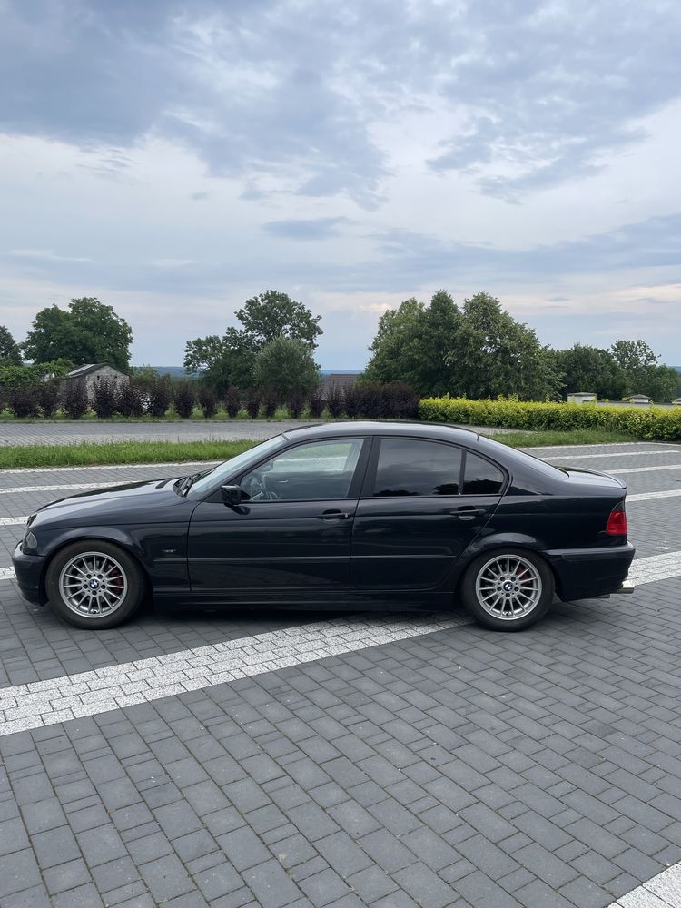 BMW E46 320i sedan