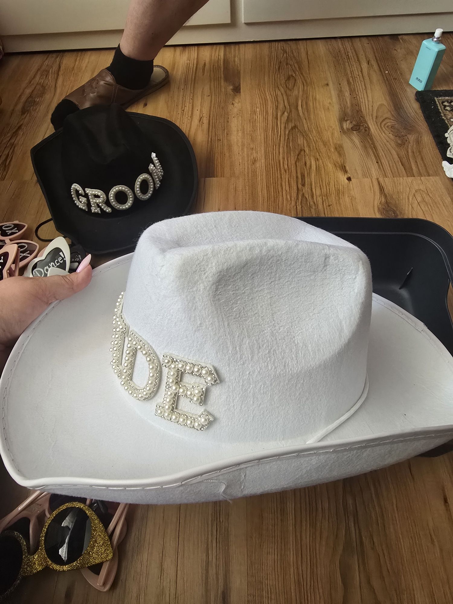 Kapelusze weselne groom i bride