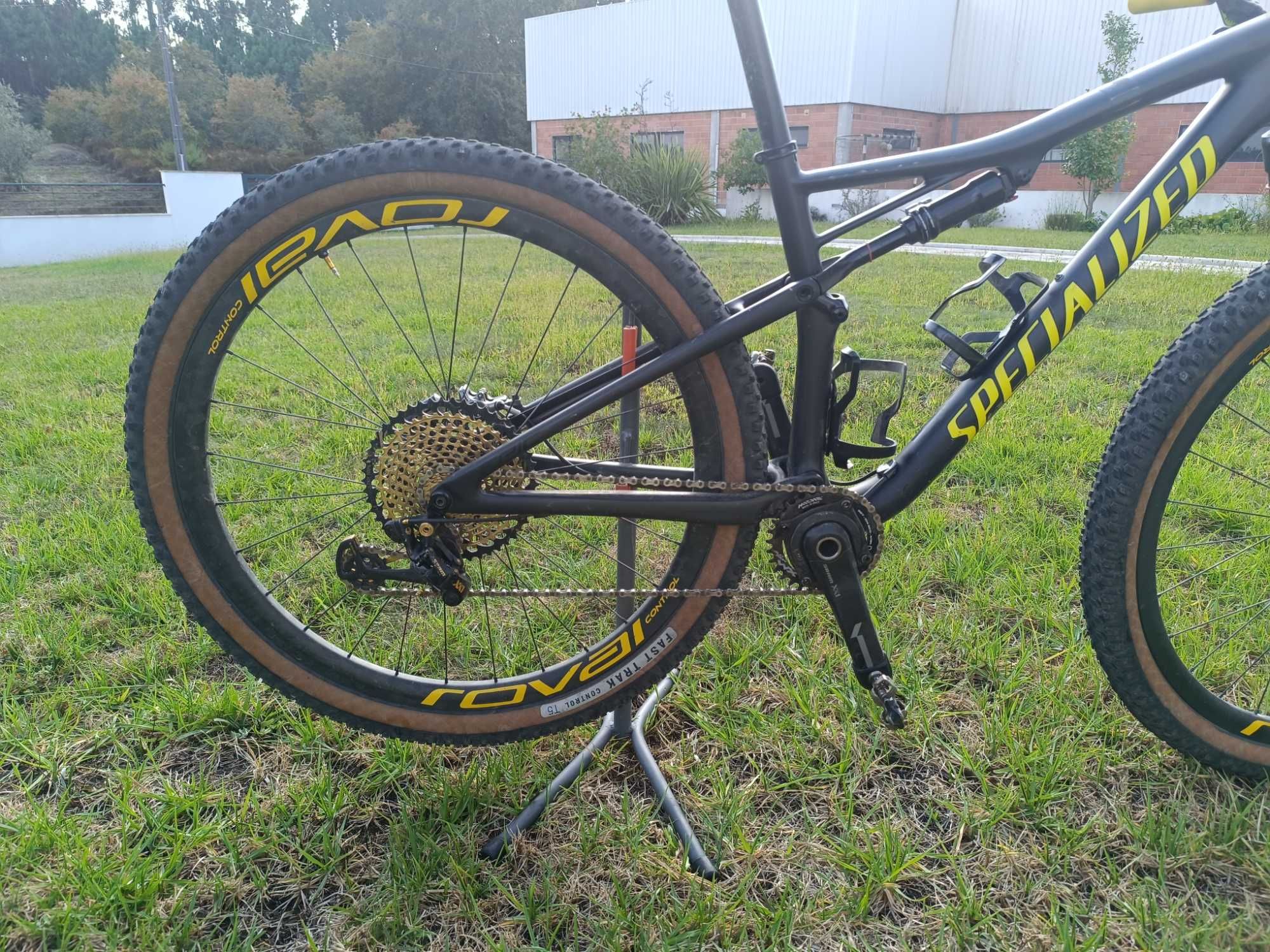 Bicicleta Specialized Expert Carbon 29 - 2019