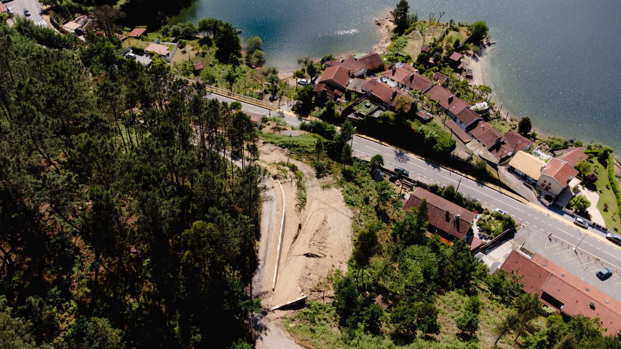 Terreno com projeto aprovado no Gerês