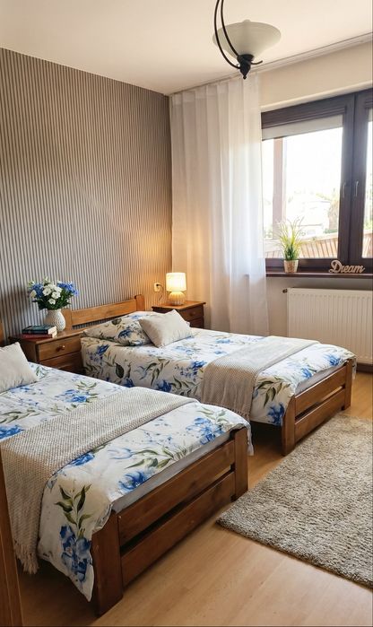 Noclegi Pracownicze Wrocław Psie Pole / Długołęka–Parking na BUSY