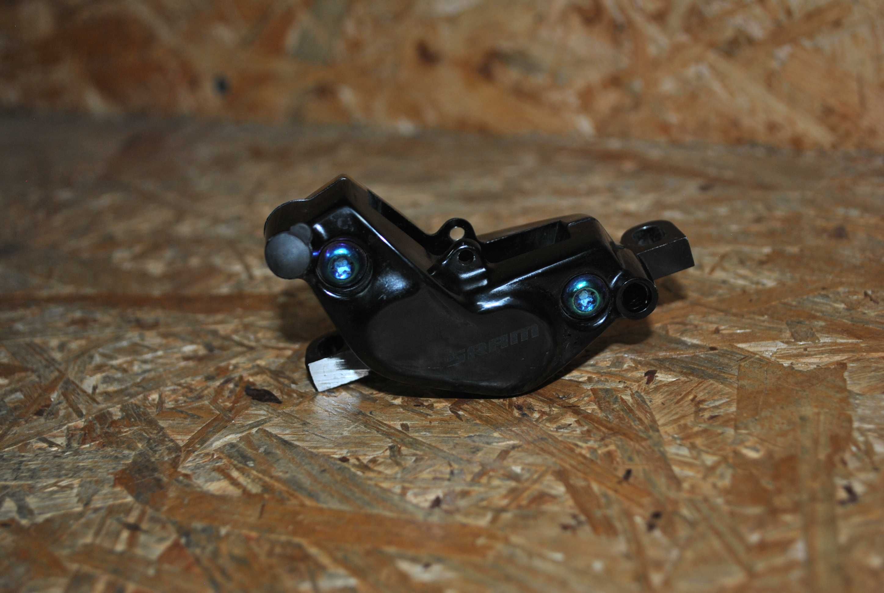 Zacisk hamulcowy SRAM Code RSC Hydrauliczny post mount 4 tłoki