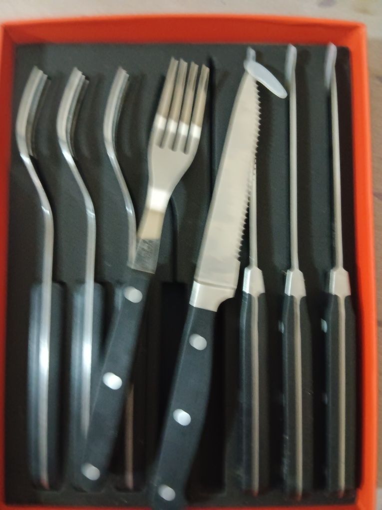 Faqueiro Mikado 8 talheres 4 facas e 4 garfos