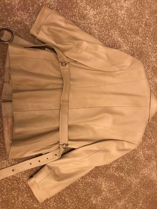 Продам куртку женскую кожаную.