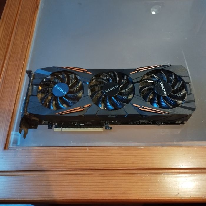 Placa gráfica GTX 1070 TI Gigabyte