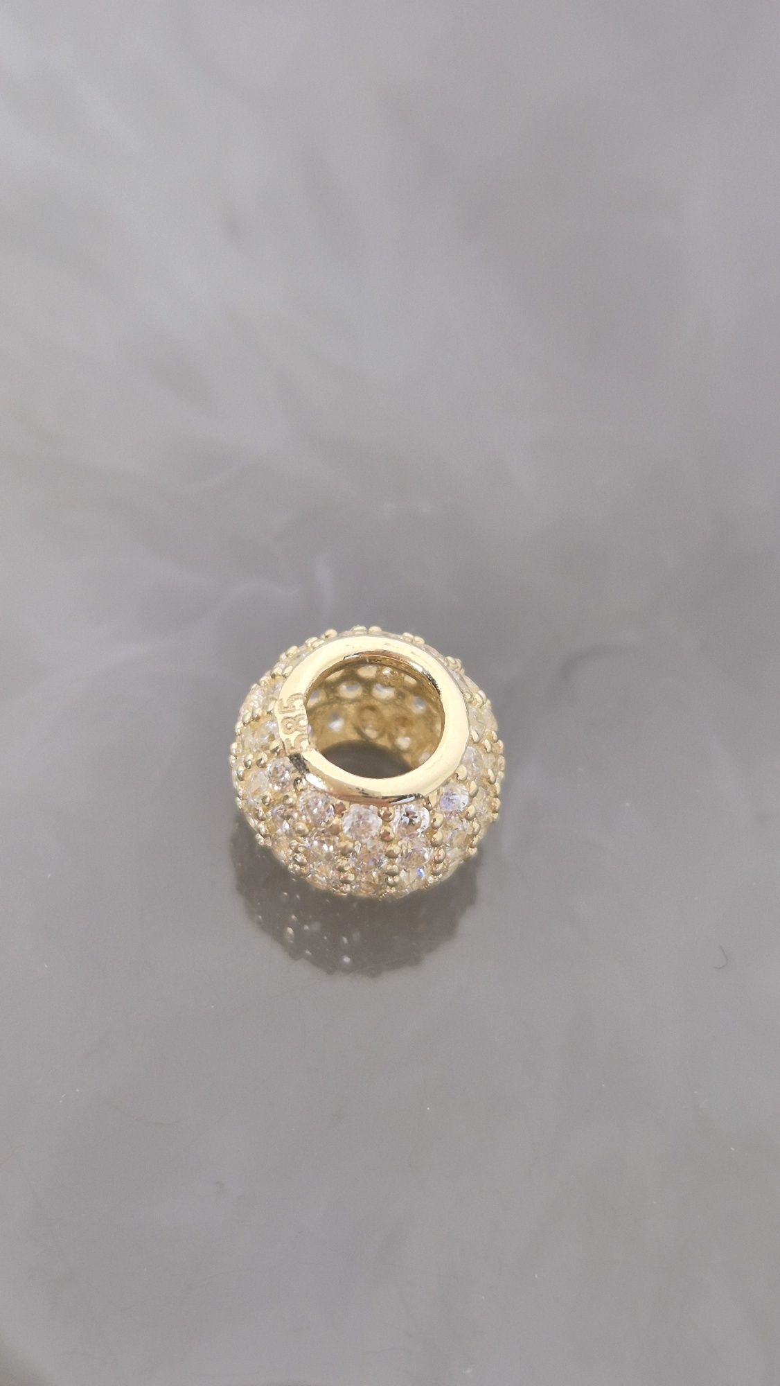 Nowy złoty charms do bransoletki typu Pandora kulka cyrkonie białe