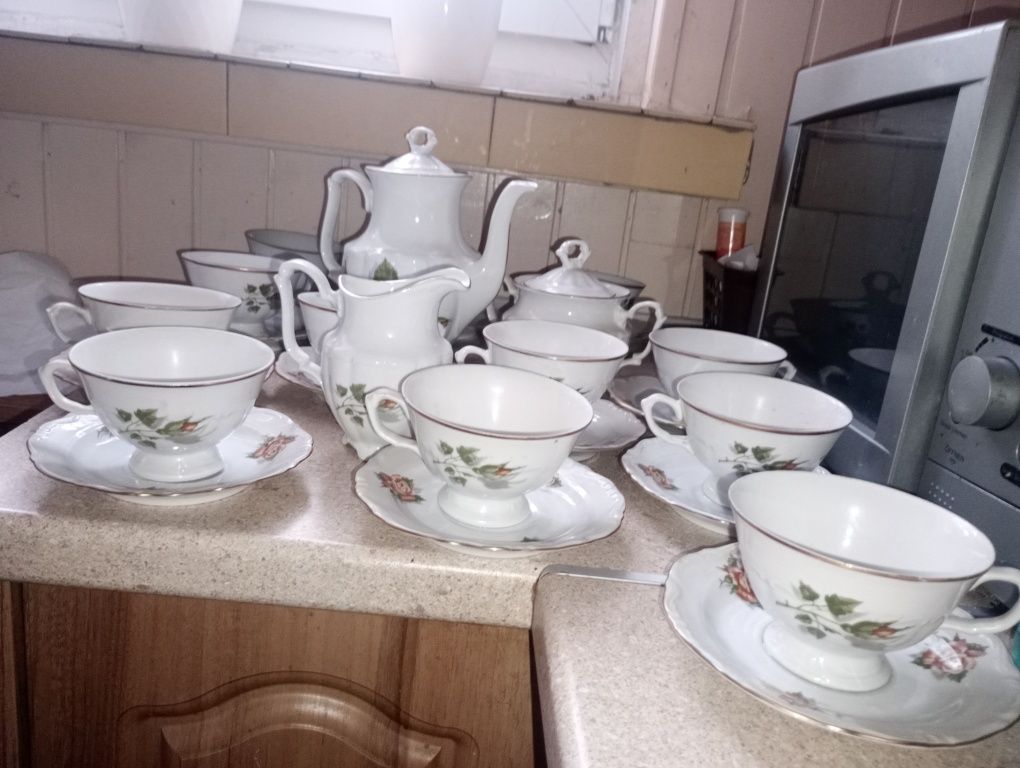 Zestaw porcelanowo kawowy