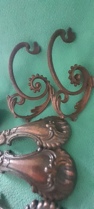 Ozdoby,części z brązu lub mosiądzu