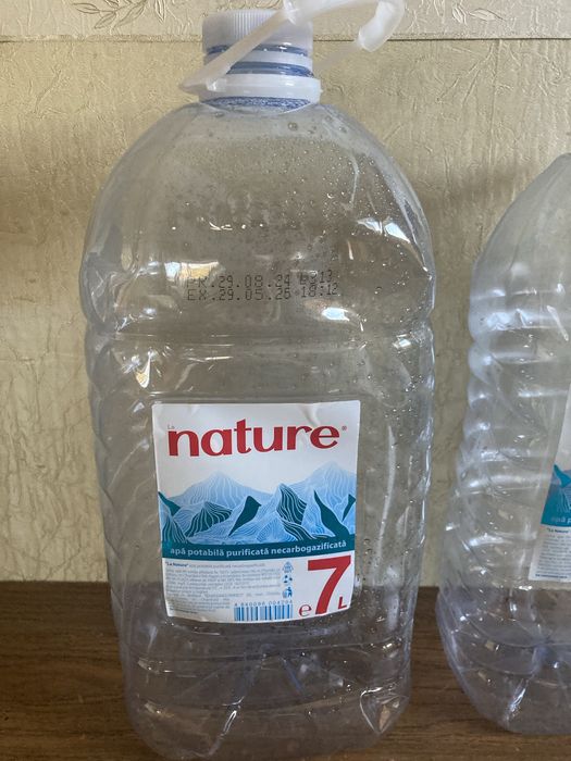 Продам пластиковые баклажки из под воды