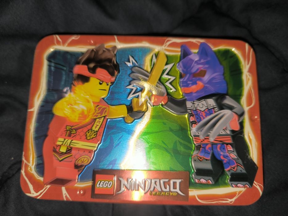 Lego Ninjago legacy caixa e duas figuras