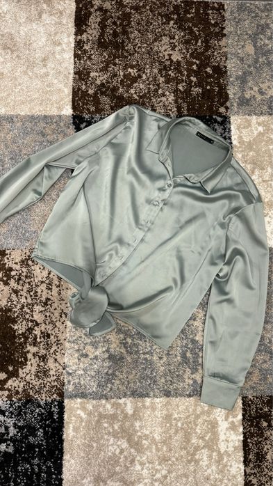 Блузка атласна