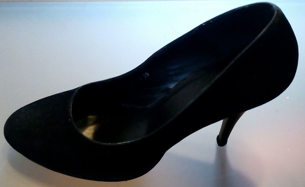 Sapatos pretos elegantes