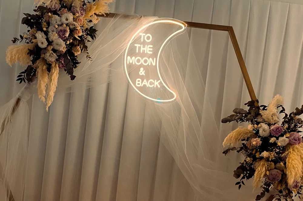 To the Moon & Back napis neon ledon Na skraju raju wesele ślub