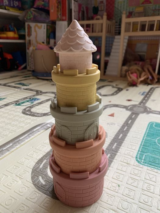 Силіконова пірамідка Вежа