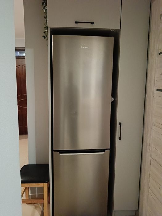 Lodówka srebrna Amica