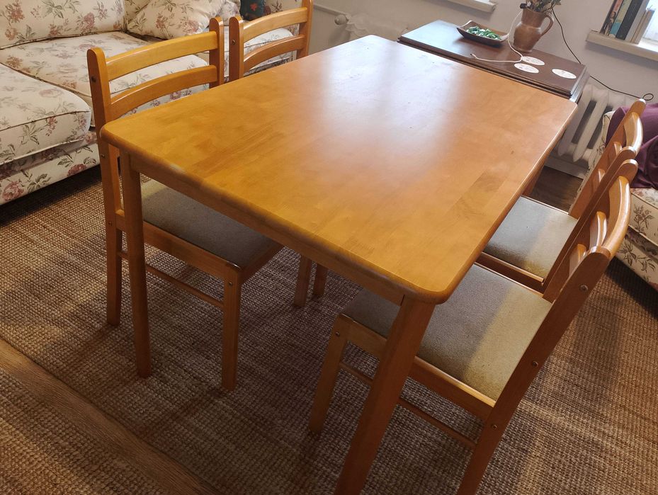 Stół i krzesła jak nowe