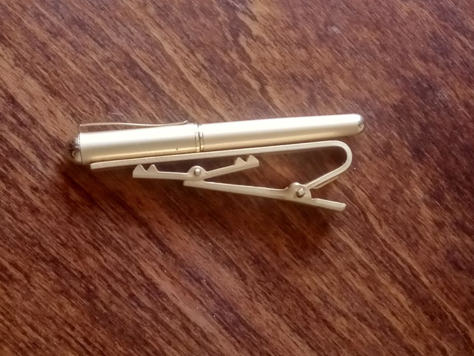 Ручка золотого цвета с прищепкой на карман ссср